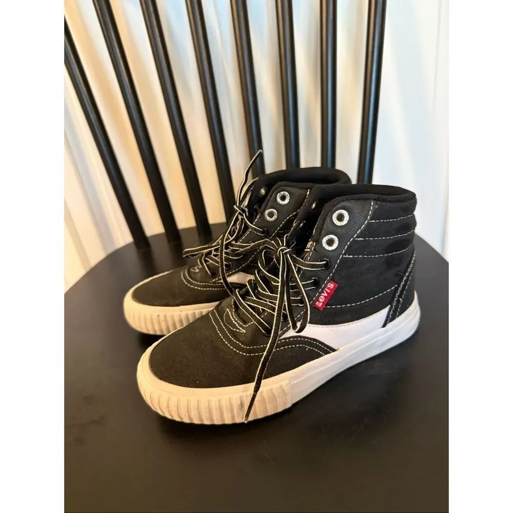 Boys Levi’s Carters boot high top bundlr size 13/1